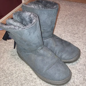 Vinterskor  - Grå vinterskor i stl 39, använda några gånger. 