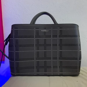 Fiorelli väska som ny - Använd ett fåtal gånger köpt för 1500 på rea