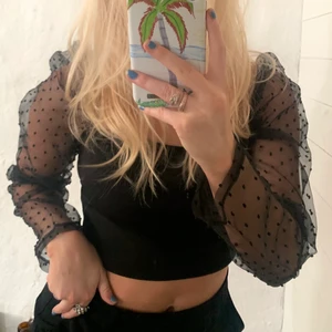 Topp med mesh armar - Jättefin topp med mesh-armar✌🏽           Frakt tillkommer