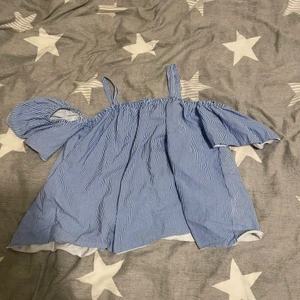 Tröja från zara stl 164 barn stl - Ganska bra skick! Swish finns! Köparen står för frakten om man inte kan mötas i Linköping! 