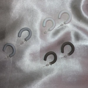Clay earings  - Säljer small whoops-clay rings. Super fina och passar till allt! Finns i andra färger och storlekar om det önskas!! Skriv till mig privat för övriga frågor🥰