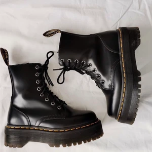 Dr martens Jadon - Dr Martens Jadon storlek 37, sparsamt använda!! Nyligen beställda från dr martens egna hemsida, budgivning 