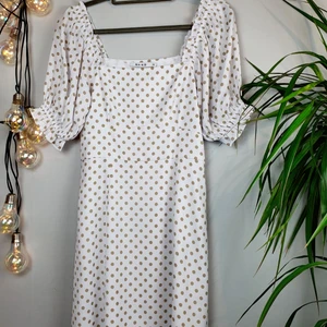 NA-KD klänning  - Helt ny NA-KD klänning med etikett I storlek S✨