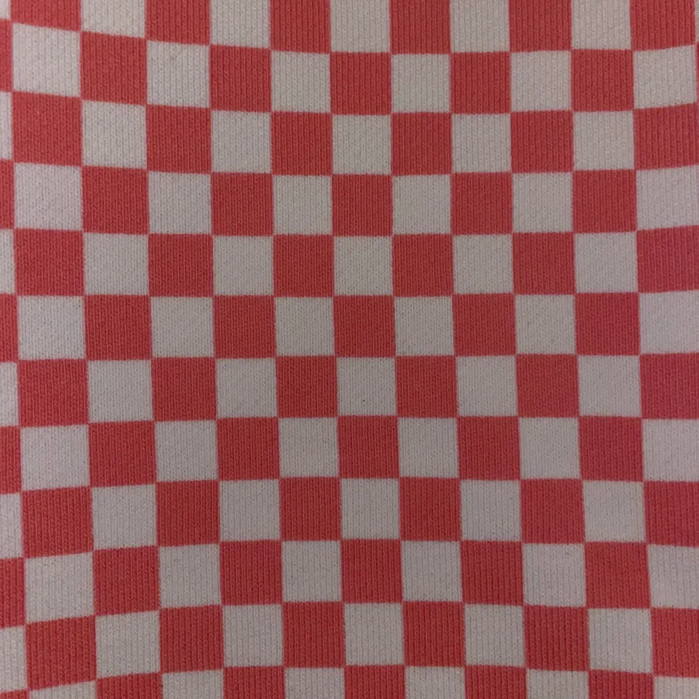 Supersöt sweatshirt från Vans. Den är ljusrosa bilderna är lite mer orangea. Kommer aldrig till användning därför säljer jag. Använd en gång.. Neuletakit & Villapaidat.