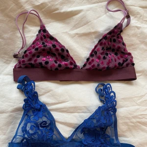Två supersöt bralette i storlek S - Supersöta bralettes tyvärr för små för mig. Den lila/rosa från love stories, den andra koboltblå från primark båda i storlek Small                   