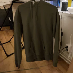 Hoodie Storlek xs - Storlek xs men jag är en S i vanliga fall men passar mig perfekt.