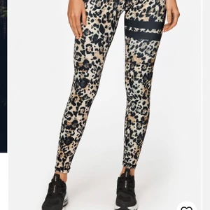 Stronger Tights - Ett par stronger tights köpta för 799kr, säljer pga jag inte använder dem. Passar både xs och m. 