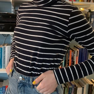 Skitcool tröja - Jättecool tröja, skitsnygg och najs mad lite halvpolo🥰