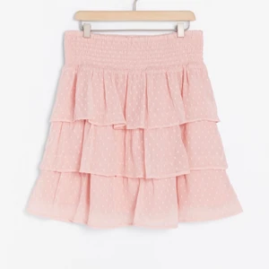 Jättefin kjol - Jättefin sommarkjol från lindex, bara använd några få gånger, så är i jättebra chick. skriv för bättre bilder❤️❤️.          Bud ligger på 305