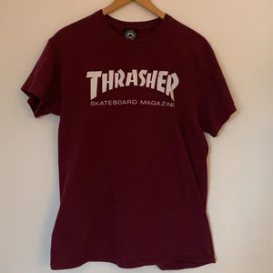 Trasher - Vinröd trasher t-shirt! Köparen står för frakt. Tröjan finns kvar!