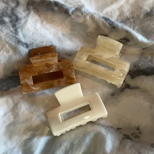 Hårklämmor💗 - Säljer dessa jättefina hårklämor. För fler frågor eller bilder kontakta ❤️🤩 55kr /st Budgivning om fler är intresserade 