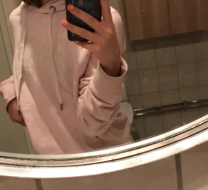 Rosa hoodie💕 - Fin Rosa hoodie med vita snören. 