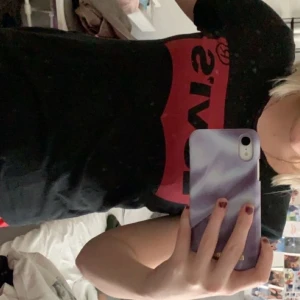 Levis t-shirt  - Levis t-shirt, ganska använd men fint skick. Fler bilder kan fås mot intresse