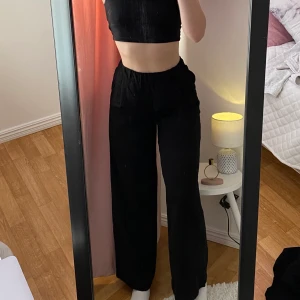 Svarta Kostymbyxor  - Frakten är inräknad i priset 
