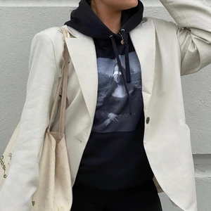 Hoodie - Säljer denna hoodie från Thecoolelephant! Använd ett par få gånger då den är i bra skick!💕😁 