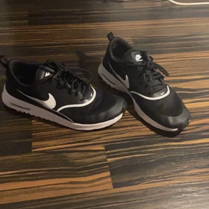 Skit snygga Nike skor som är som nya🔥🌸 - Jättesnygga🌸 nypris-1100kr säljer nu för 150kr eller bud❤️ storlek 40 men passar även en 39