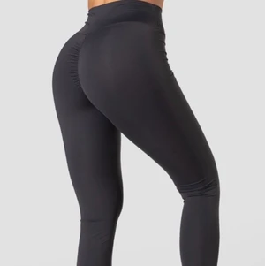 Icaniwill träningstights - Säljer nu mina träningstights från icaniwill i modellen scrunch tights anthracite då de tyvärr är för små. Nypris 699kr, använda endast en gång så i bra skick.