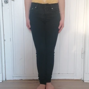 jeans  - jag säljer mina svarta jeans från lager 157