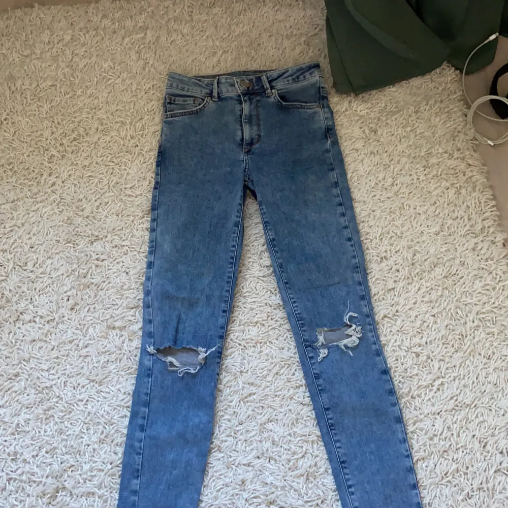 Skinny jeans från bikbok, oanvänt skick. Jeans & Byxor.