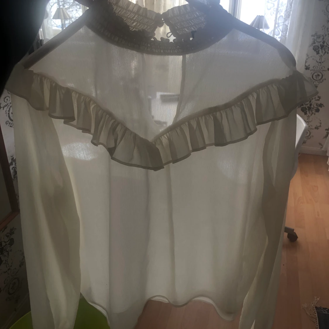 Natur vit blus storlek small från bikbok