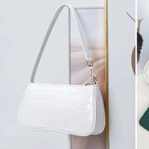 Vit väska  - En vit väska med krokodil mönster och en silvrig detalj. LÅNADE BILDER. KOM PRIVAT FÖR MER BILDER. Använd fåtal gånger. Nyskick. Köparen står för frakt