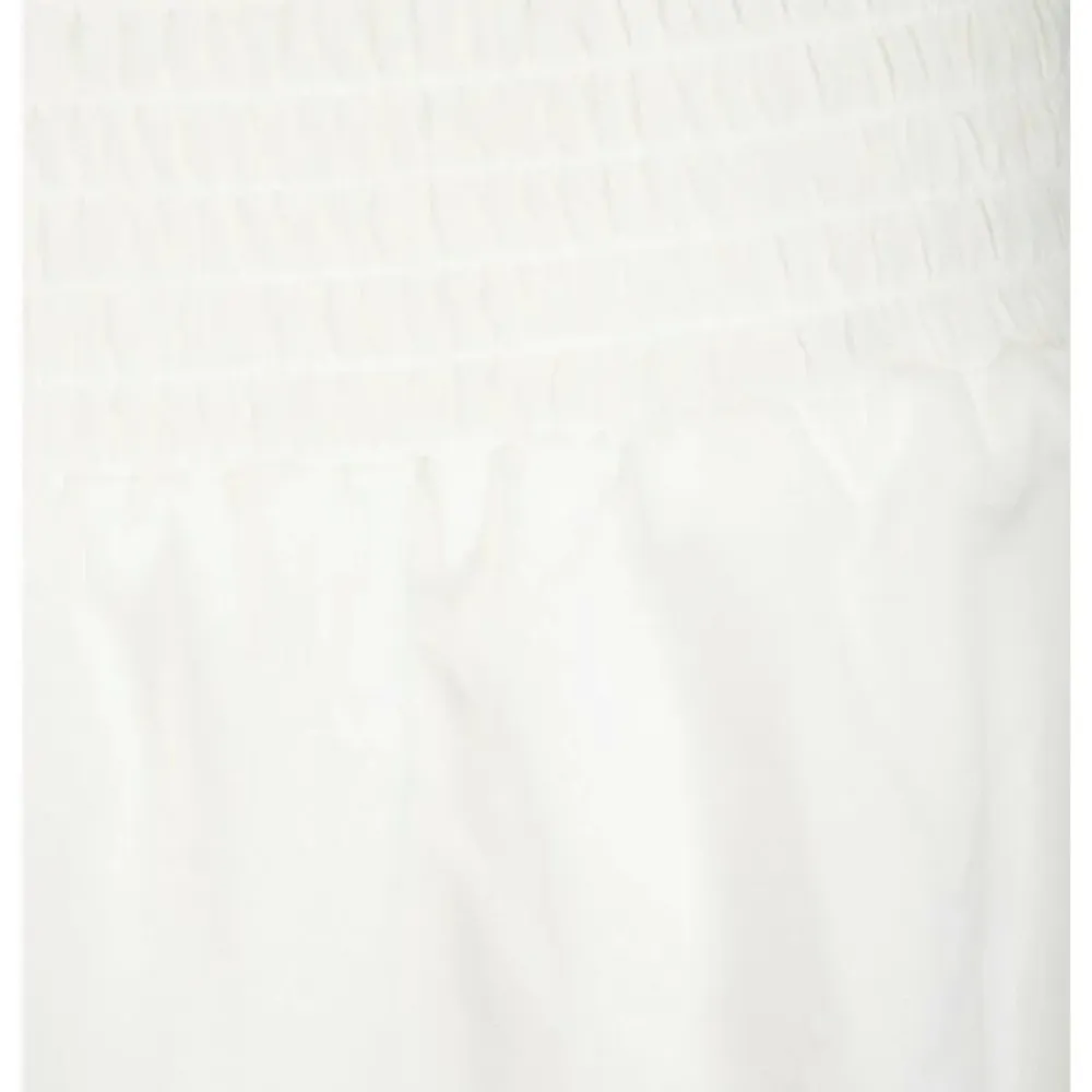 jättesöt vit kjol med volanger💕 passar till folk som har stilen stockholmstil🎸 är 164cm lång och den passar perfekt , strl S men KANSKE också passar till strl XS💕bra skick och kan stylas med strumpbyxor och med en blixt tröja som säljs också på denna konto💕. Kjolar.
