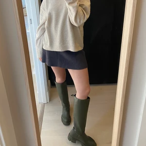 Stövlar/boots - Säljer dessa fina stövlar! De är lite varmfodrade så perfekta nu! De är i 36 men skulle säga att dom är mer som en 37! Köpta för 700, endast använda 3 gånger.