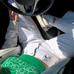 vita jeans  - storlek 24 köpta för ett år sen på monki använda typ tre gånger 💘 kan mötas upp i sthlm eller frakta (köparen står för det)