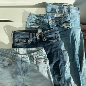1: Bootcut jeans midwaist från Cubus i strl 146, 2: Slim jeans midwaist från H&M i strl 26, 3: Slim jeans midwaist från lager 157 i strl 140, 4: Skinny jeans lowwaist från Ginatricot i strl S (syns på bild 3).                                           80 kr/ st, 200 kr för alla! ps: fraktpris blir olika beroende på hur många du köper <3