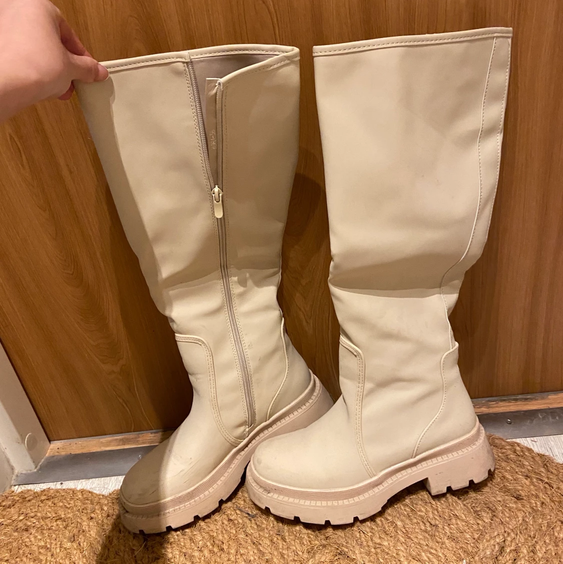 Beige boots strlk 36 - 91