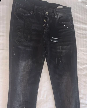 Ett par d2 Jens svarta stolek 48 - Dom är använda Max 5 gånger, dom är i bra skick och vill bara bli av med dom så snabbt som möjligt pris kan diskuteras 