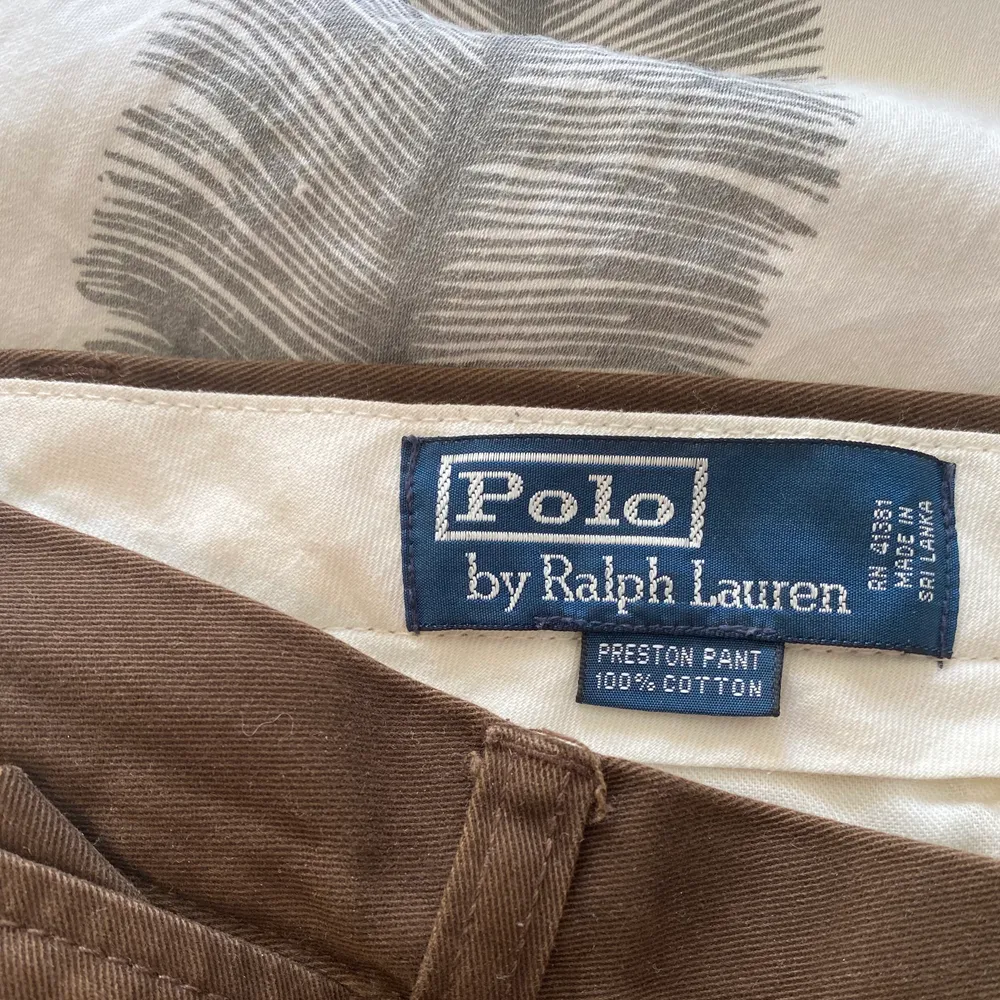 Mocka bruna Ralph Lauren byxor, har inneknapp och är sjukt sköna. Dm för fler bilder, möts i Stockholm<33. Jeans & Byxor.