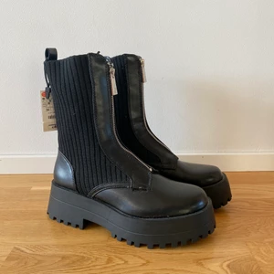 Zara Boots stl 38 - Boots från Zara stl 38. Helt oanvända med prislapp kvar. Nypris 500kr