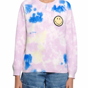 Swatshirt SANDRO - Swatshirt från sandro paris i storlek xs. Väldigt sparsamt använd och ser ut att vara i nyskick.🌸