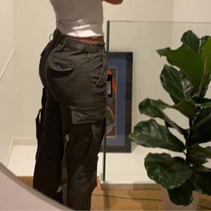 Cargopants - Cargopants från Brandit, enbart testade. Storlek 28 motsvarar xs-s 