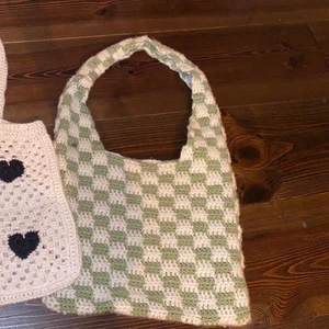 Virkad väska - Virkad väska som jag gör på beställning! Går att få i nästan vilka färger som helst! Köparen står för frakt