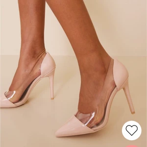 Klackskor - Helt Nya klackskor aldrig använda i färgen Rosa från Nelly, storlek 37.     Köpta för 499kr säljer för 200 kr + frakt