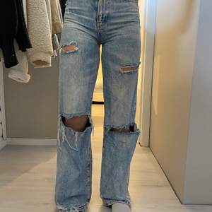 vida jeans från bershka, fina och trendiga💗 Dom har tyvärr blivit för små för mig, Skriv privat för mer bilder eller vid intresse