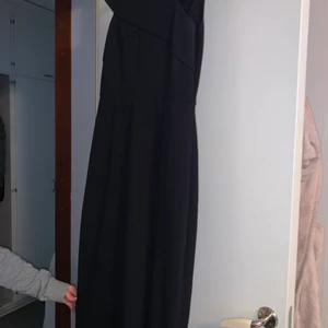 Balklänning - Använd en gång, marinblå. Köpt för 999kr 