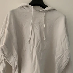 Tunn hoodie  - Tunn hoodie, sällan använd. Perfekt till sommaren😆😆