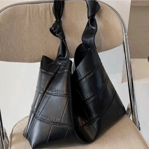 Läder väska  - Fake läder väska, helt oanvänd, lånad bild (kan skicka egna om de önskas) 