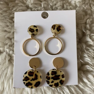 Örhängen  - Oanvända örhängen från Hm