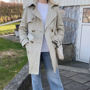 Trenchcoat  -  Köpt secondhand 🧡