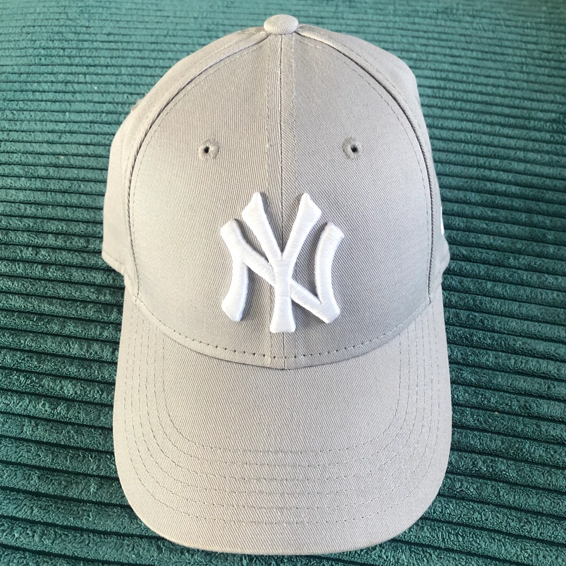 Grå New Yorker keps