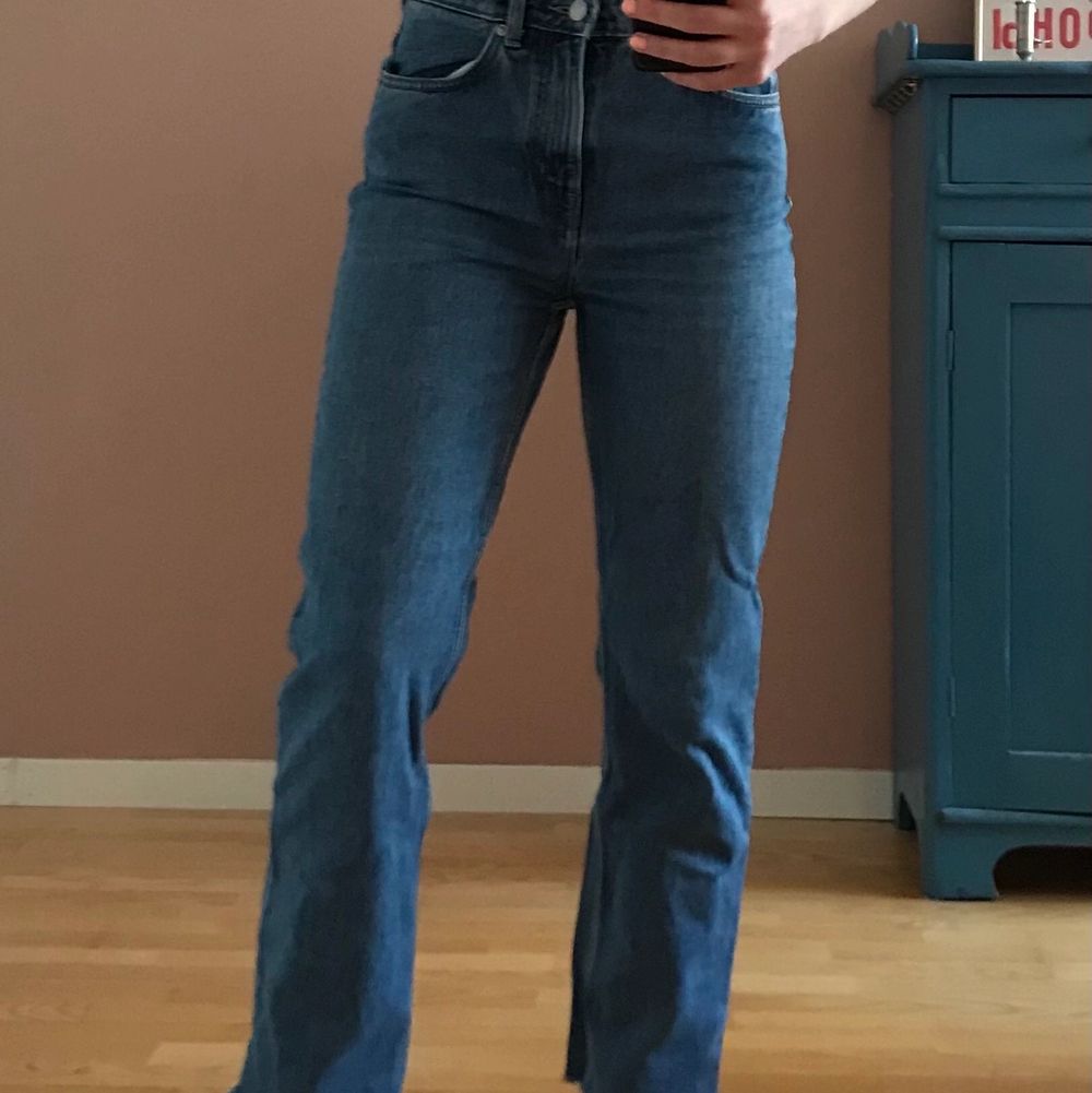 Avklippta jeans från Weekday i modellen ”voyage” | Plick