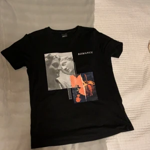 T-shirt - Supercool T-shirt med tryck. Köpt på Gina Tricot och endast använd ett fåtal gånger, men är inte riktigt min stil längre.