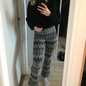Utsvängda byxor - Utsvängda byxor från Lindex i stl 164/xs. Bra skick då jag inte dem särskilt mycket. Säljer för 40kr+frakt då jag inte vet ordinarie pris. Hör av er om ni är intresserade eller har frågor!🥰🤍