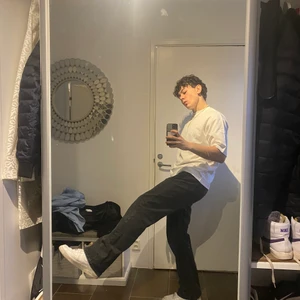 Hope Rush Denim - En av dem största storsäljarna av hope. Hope Rush är vida med väldigt bra kvalitéval av denim. Definitivt en av mina favorit byxor men dem är för stora i midjan.