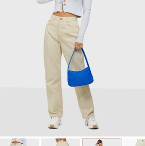 Nelly  - Helt oanvända jeans från Nelly storlek 38. Prislapp finns kvar på. Säljer då jag fick fel storlek. (Pris kan ändras)