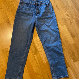 Jeans - Skinny jeans från Fashion Nova i jättebra skick då de aldrig e använda, bara provade. Köparen står för frakt💕